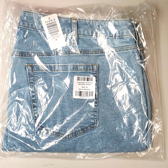 ❤️NWT VINTAGE TORRID JEAN SHORTS - VINTAGE STRETCH DENIM - MID RISE - PLUS SIZE - Picture 7 of 11